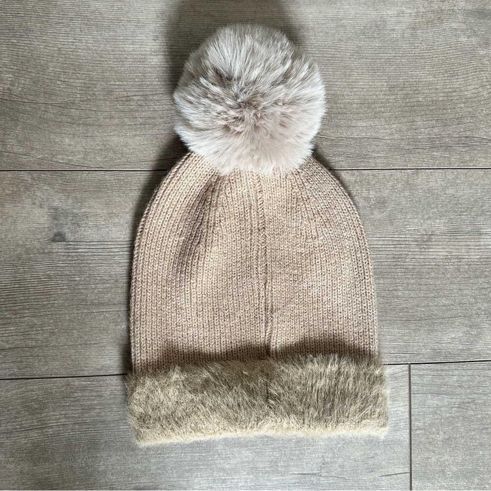 Marcus Adler Girls Boutique Winter Pom Hat
Euc - Picture 3 of 6